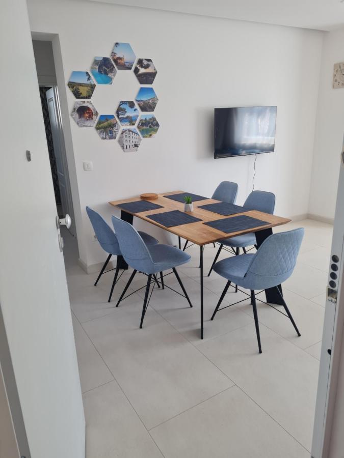 Holiday Apartment Marijana Каштела Экстерьер фото