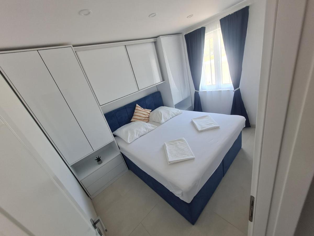 Holiday Apartment Marijana Каштела Экстерьер фото