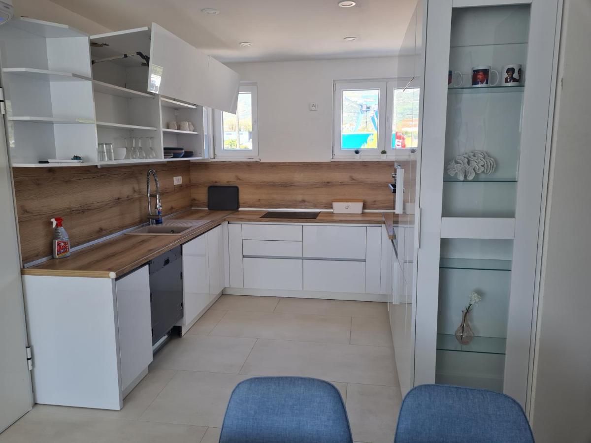 Holiday Apartment Marijana Каштела Экстерьер фото