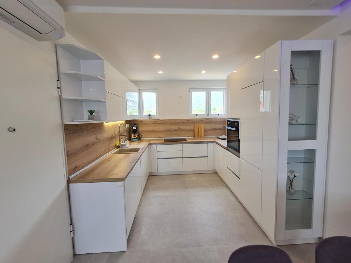 Holiday Apartment Marijana Каштела Экстерьер фото